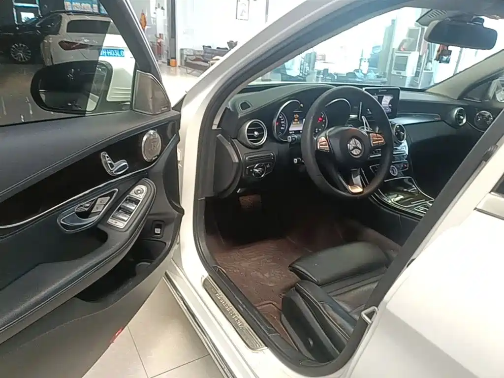 Mercedes-Benz C-Class 2015 Facelift C 180 L фото 12
