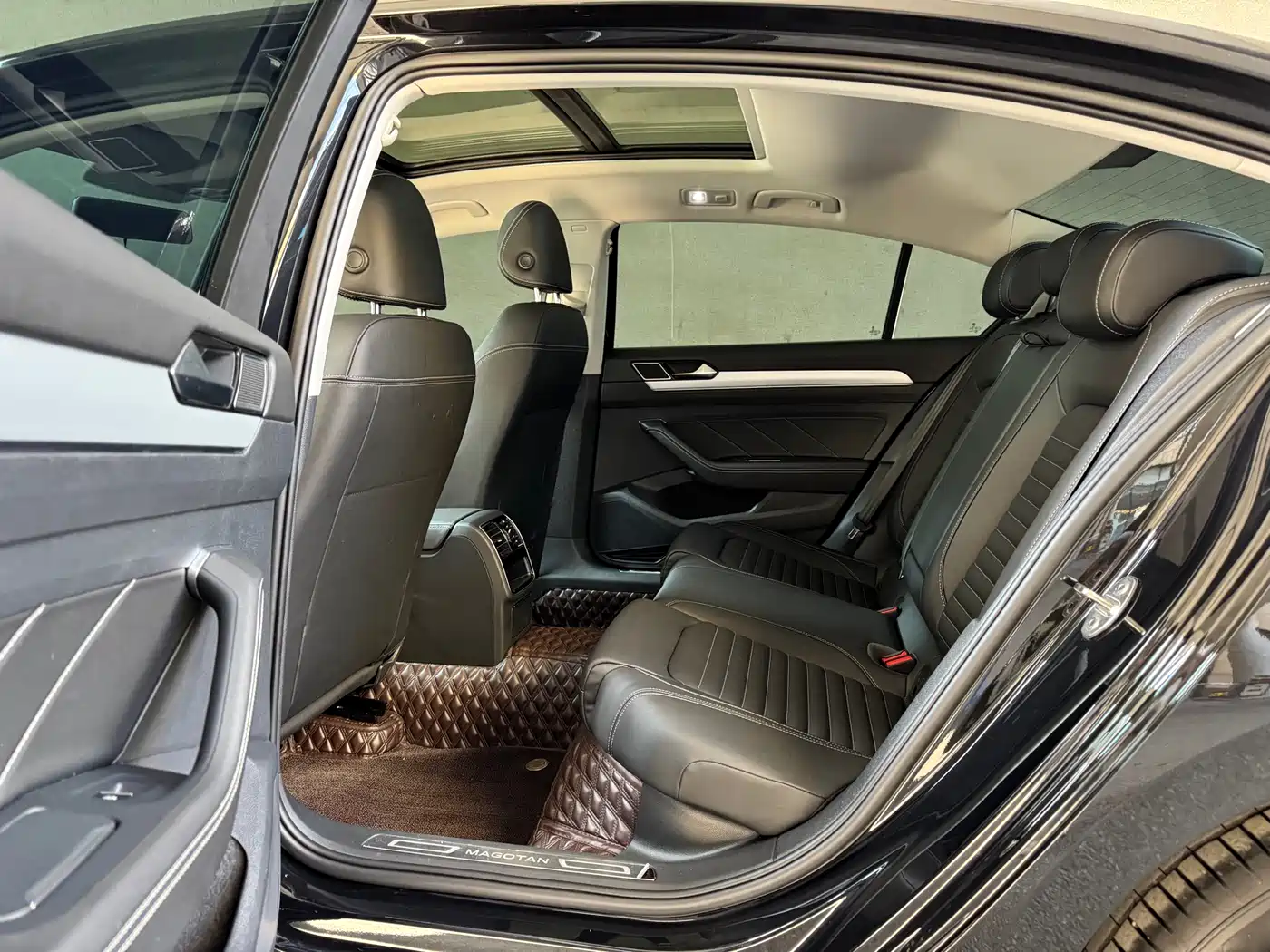 Volkswagen Magotan 2023 2 Million Units Commemorative Edition 280TSI DSG Comfort фото 7