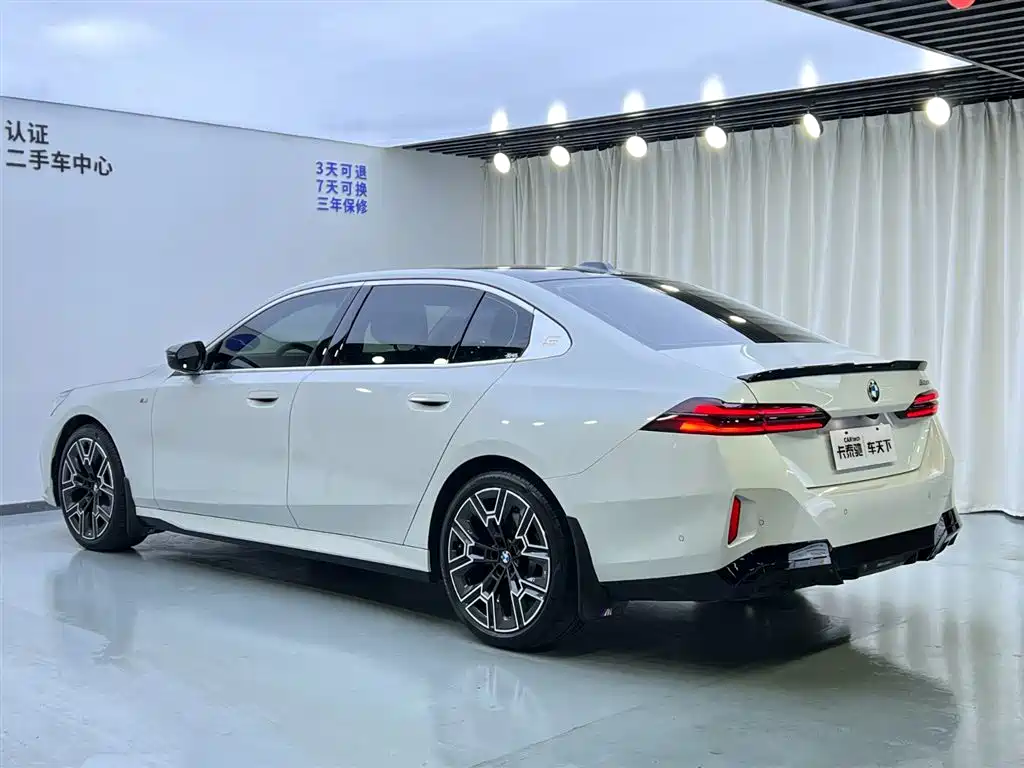 BMW 5 Series 2024 530Li Premium M Sport Package фото 5