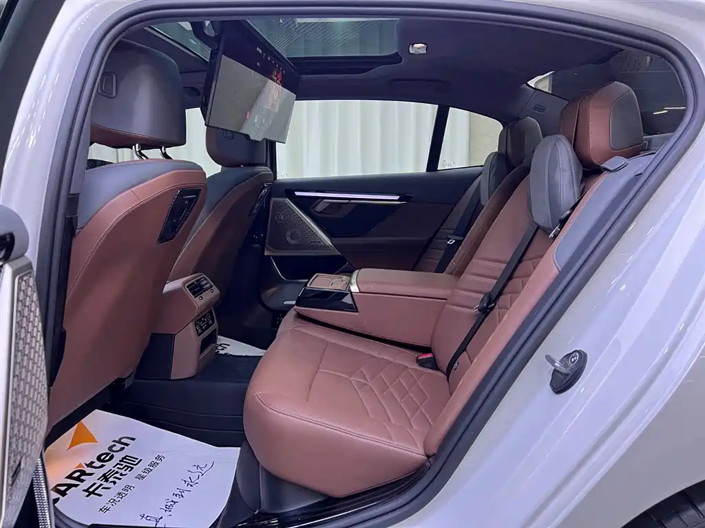 BMW 5 Series 2024 530Li Premium M Sport Package фото 8