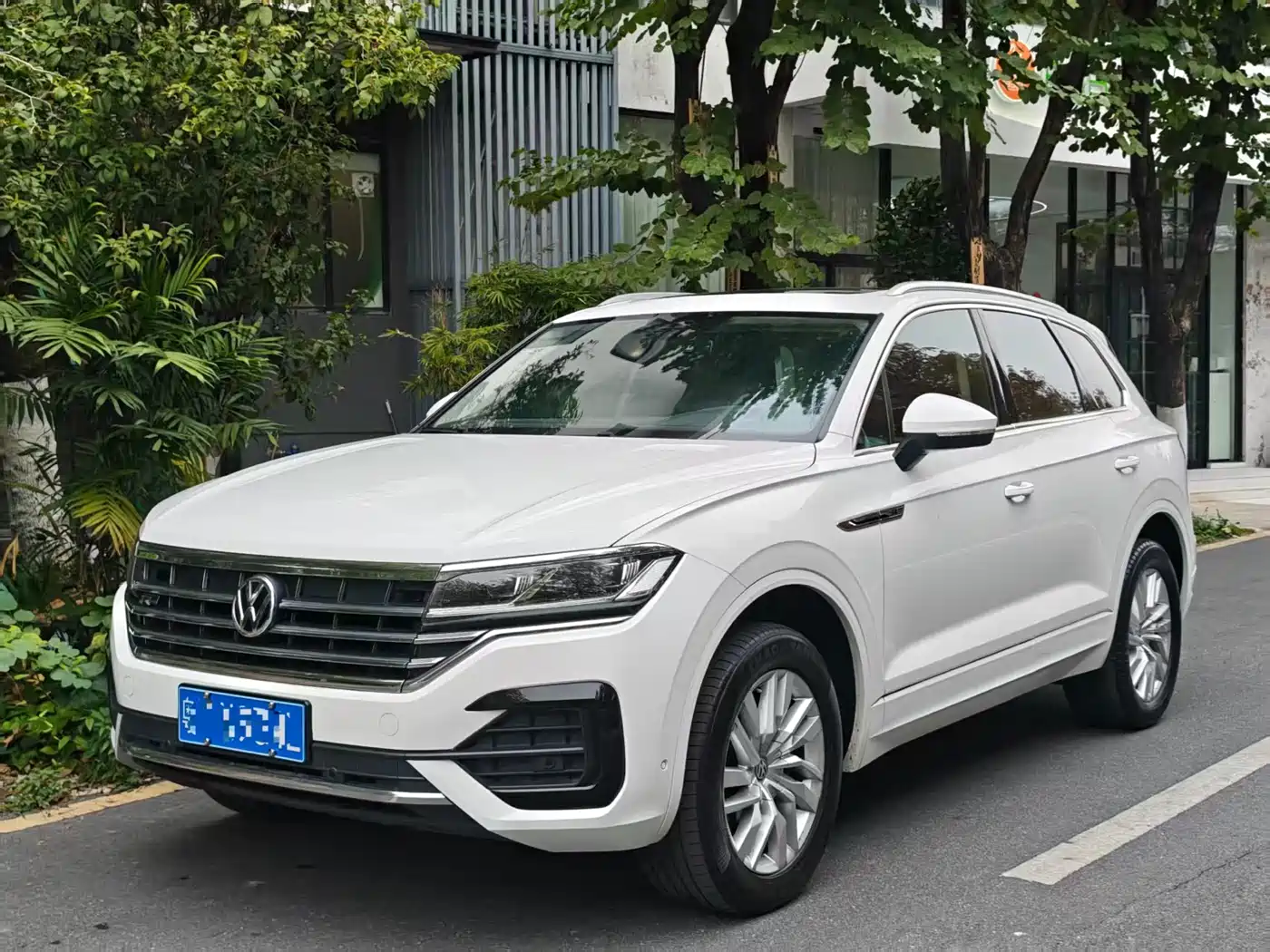 VOLKSWAGEN TOUAREG