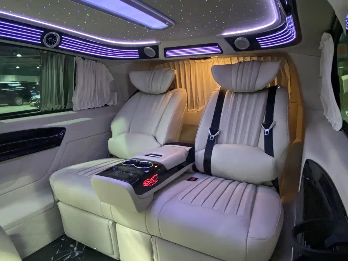 Mercedes-Benz Vito 2023 2.0T Business 7-Seater фото 11