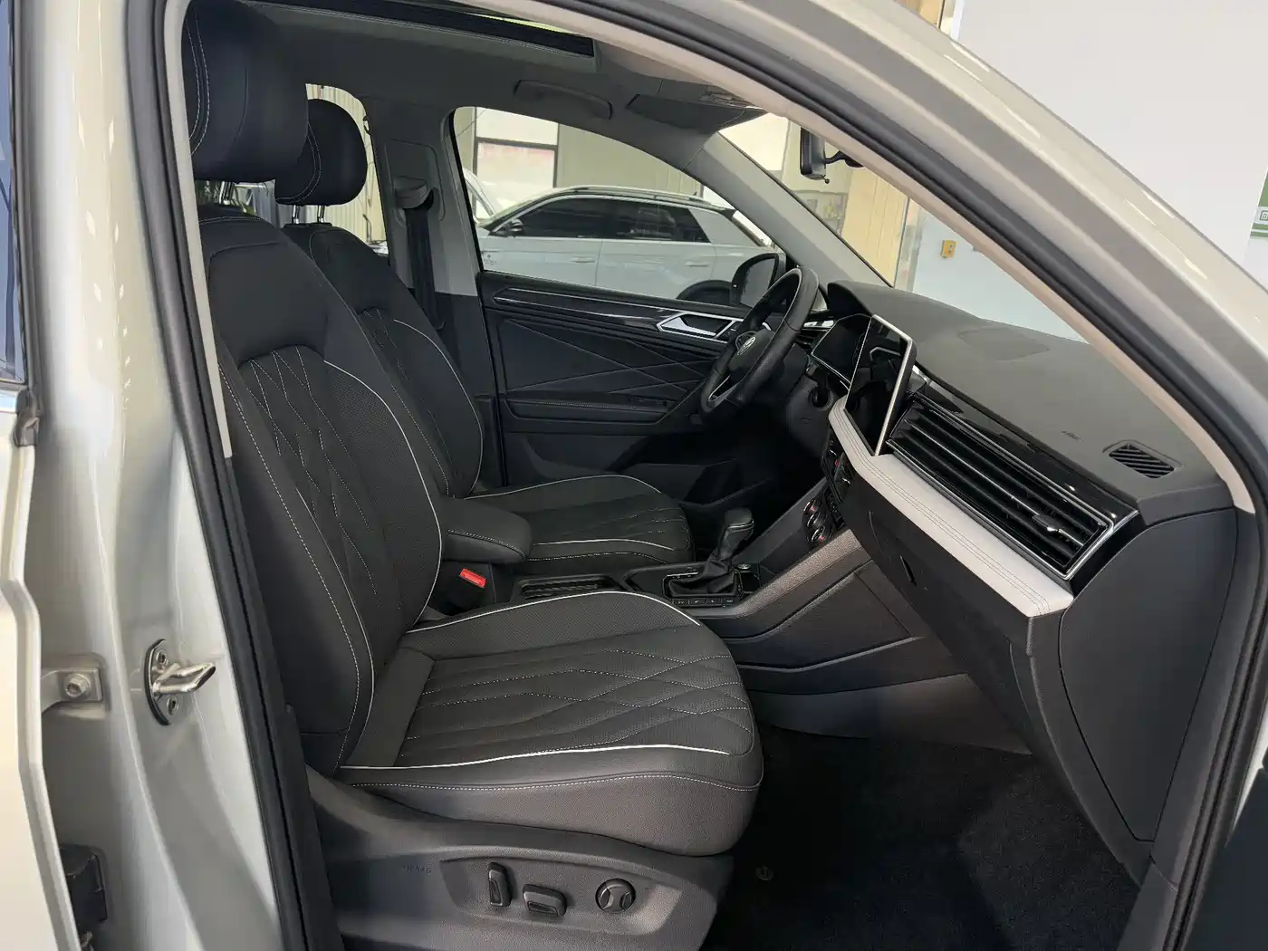 Volkswagen Tiguan L 2023 280TSI 2WD Trend Limited Edition фото 12