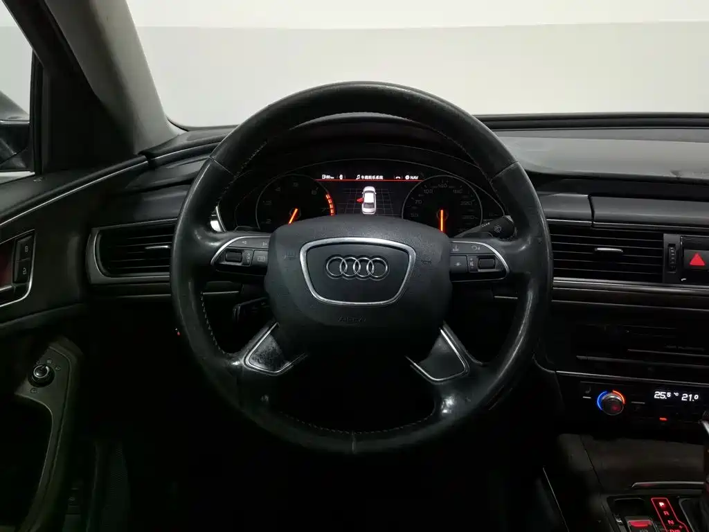 Фото 11 - Audi A6L