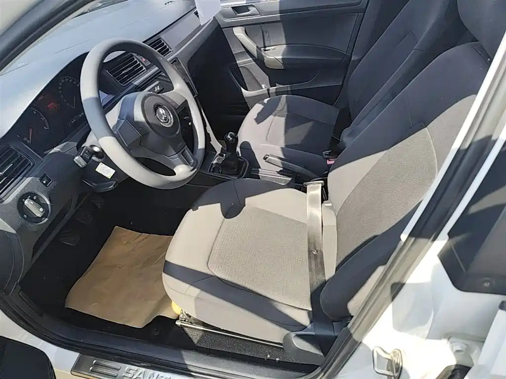 Volkswagen Santana 2015 1.4L Manual Trend Edition фото 15