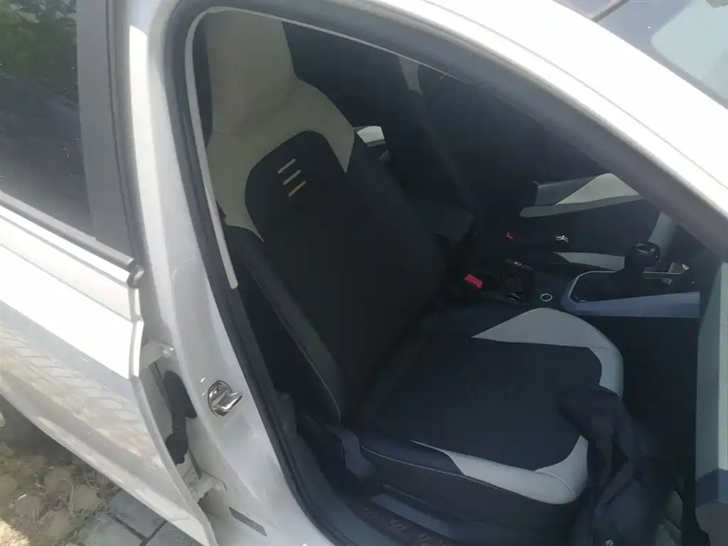 Volkswagen Polo 2019 Plus 1.5L Automatic Colorful Tech Edition фото 25