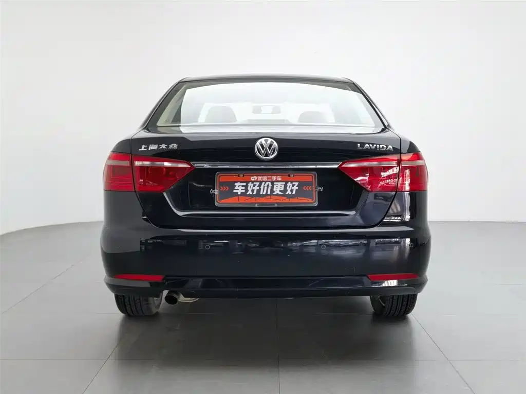 Volkswagen Lavida 2013 Facelift Classic 1.6L Manual Comfort фото 4
