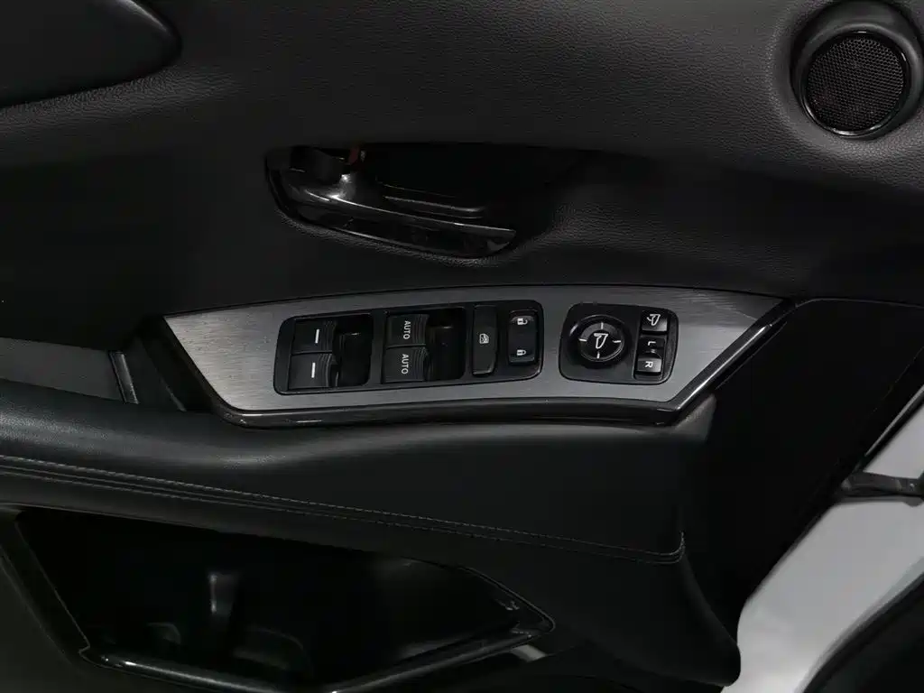 Photo 9 - Acura CDX