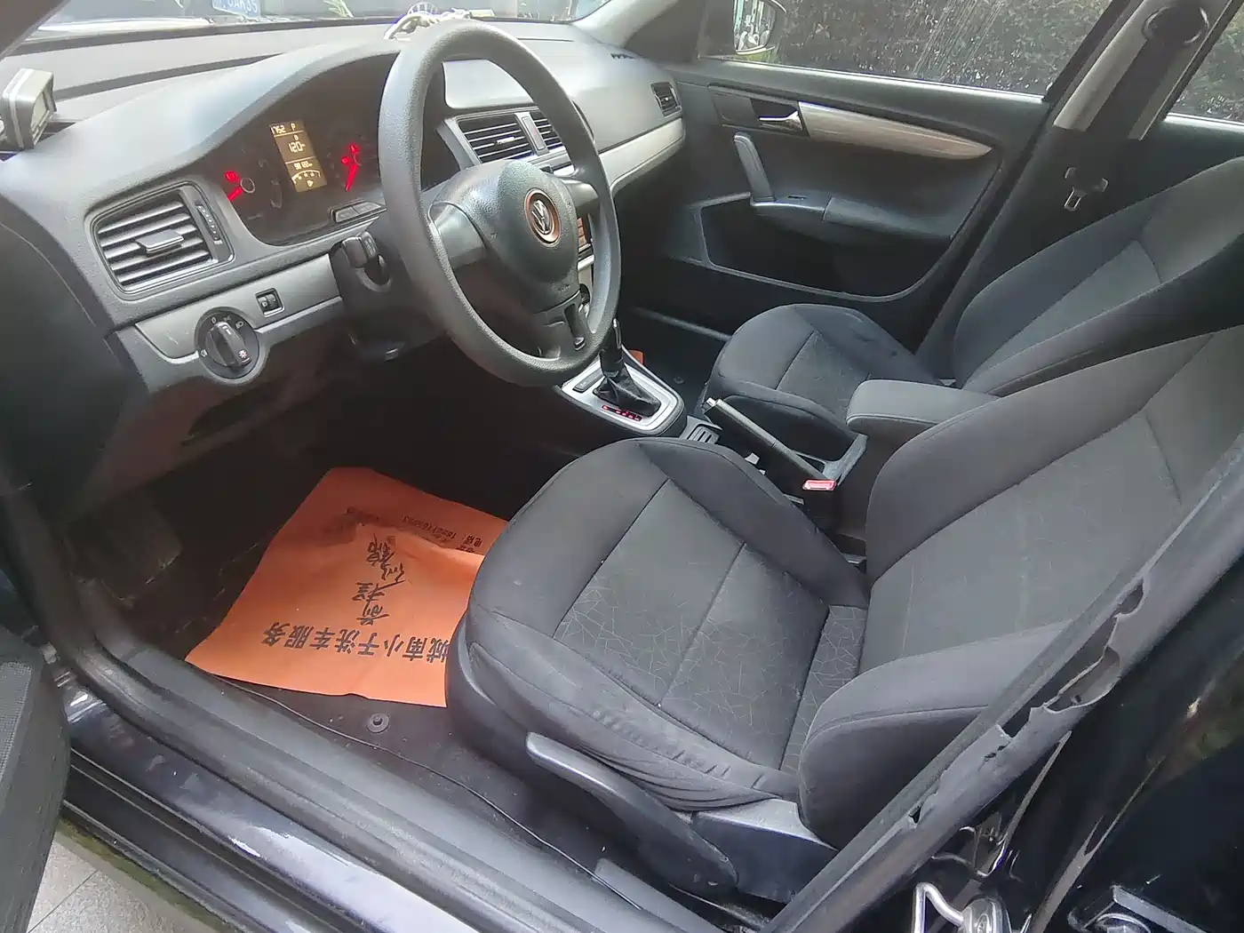 Volkswagen Lavida 2015 1.6L Automatic Trend Edition фото 6