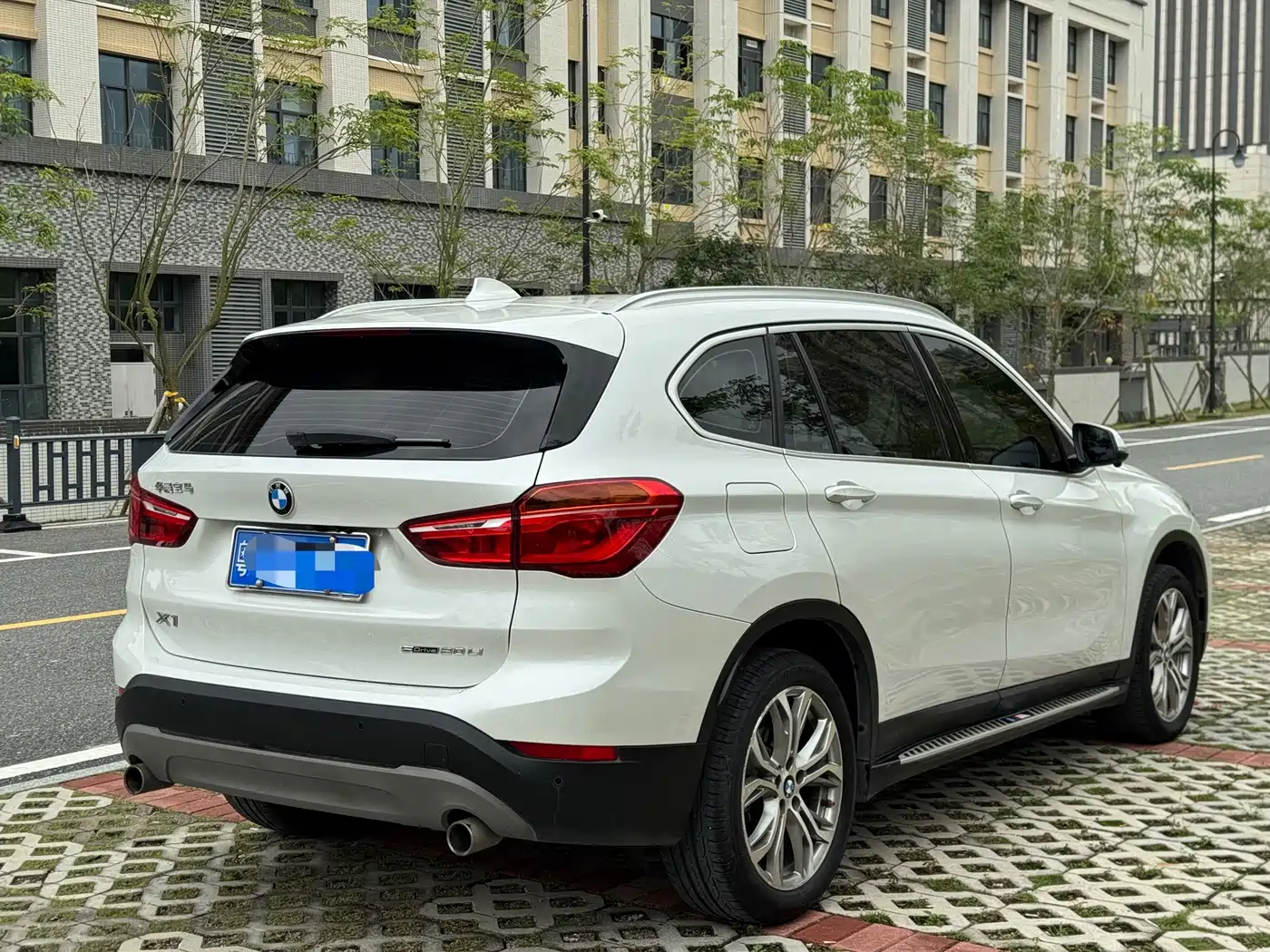 BMW X1 2019 sDrive20Li Leading Model фото 9