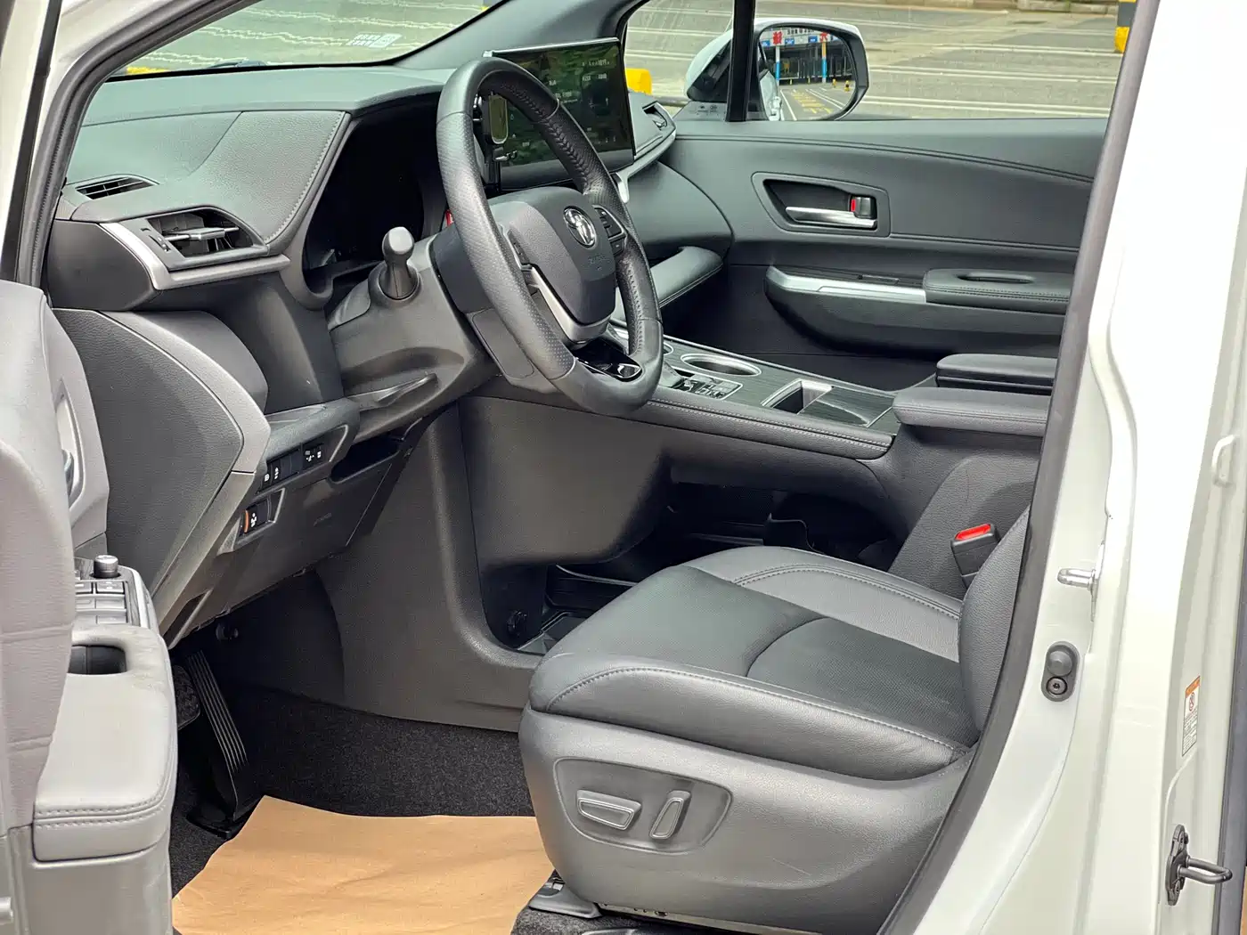 Toyota Sienna 2021 2.5L Hybrid Ultimate Edition фото 6