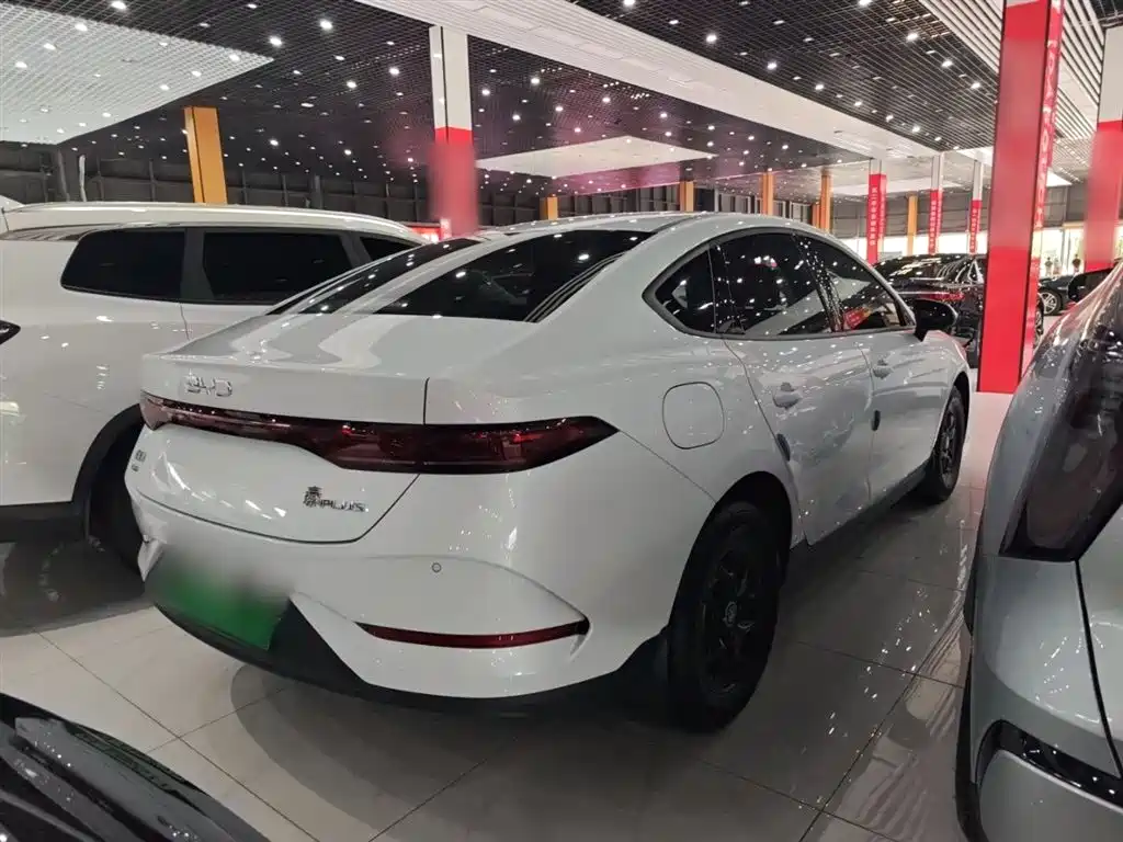 BYD Qin PLUS 2025 DM-i Smart Drive 55KM Leader фото 8