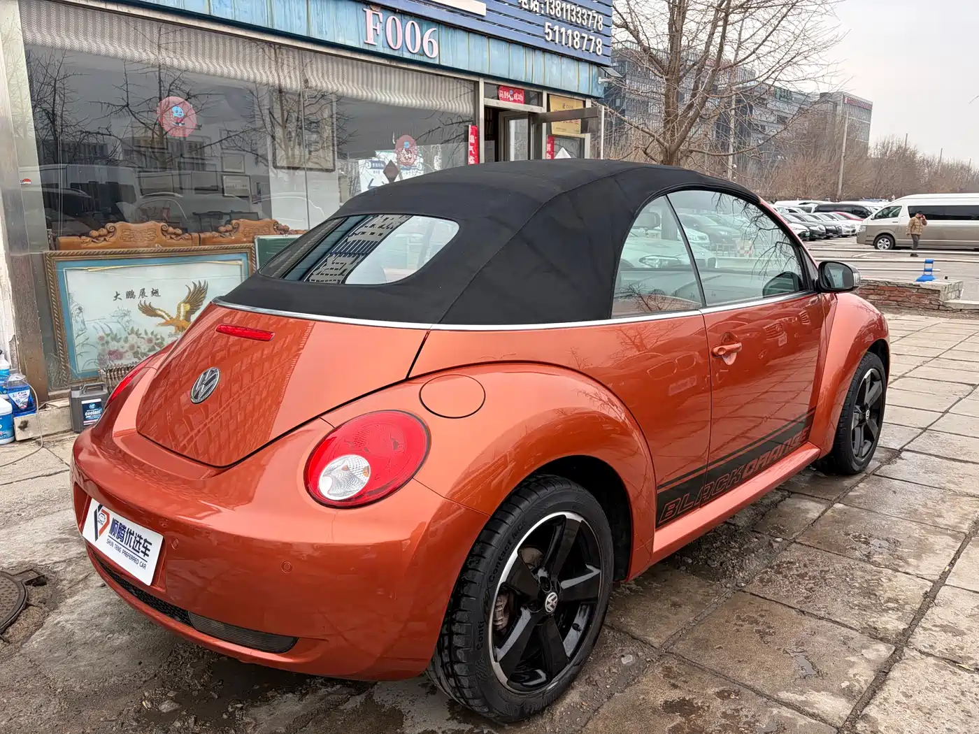 Volkswagen Beetle 2010 Model 2.0 BlackOrange Convertible Luxury Edition фото 11