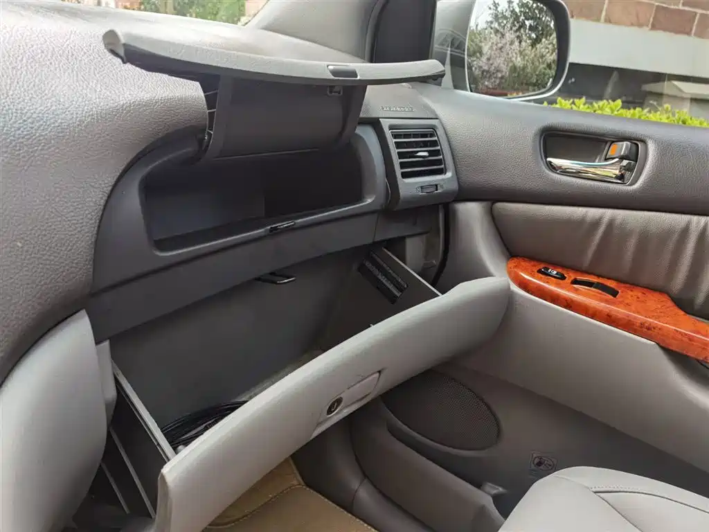 Toyota Sienna фото 17