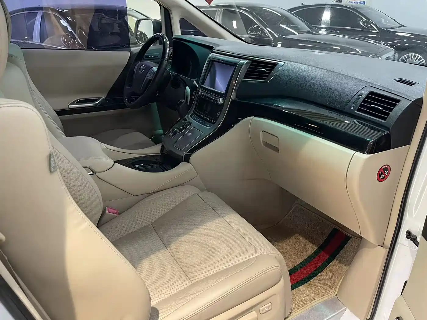 Toyota Alphard 2012 3.5L Luxury Edition фото 17