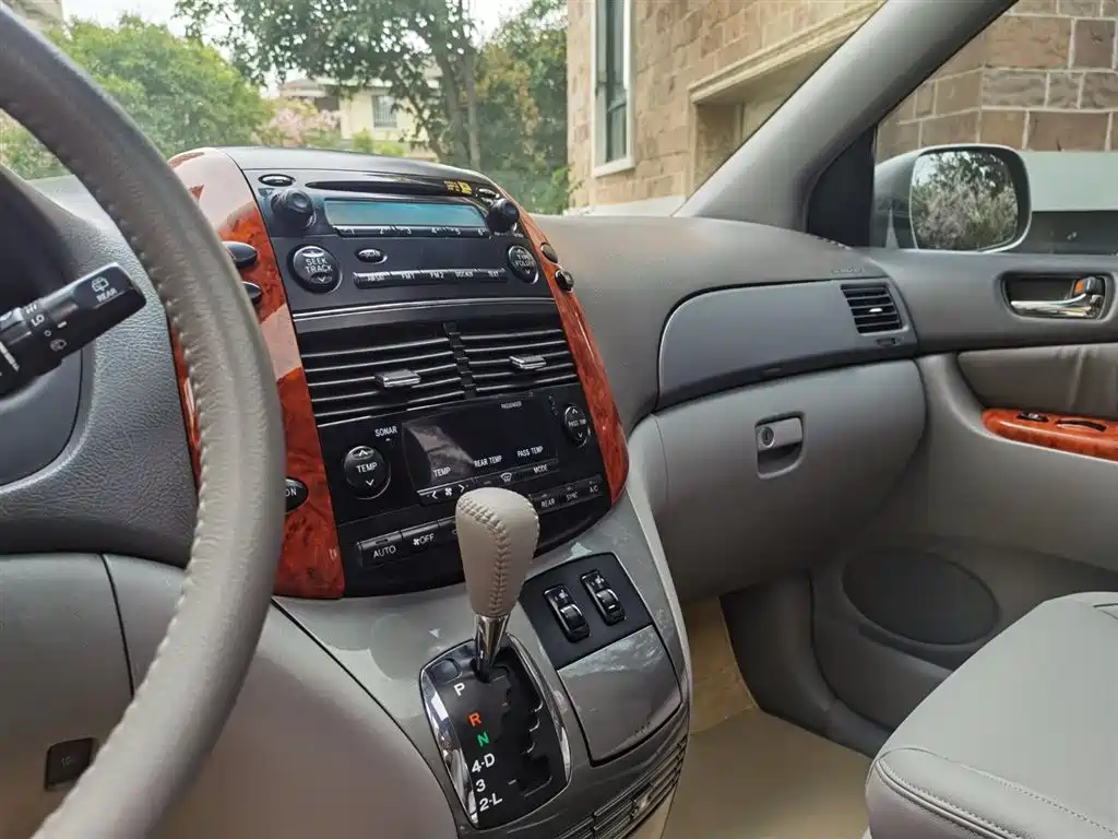 Toyota Sienna фото 23