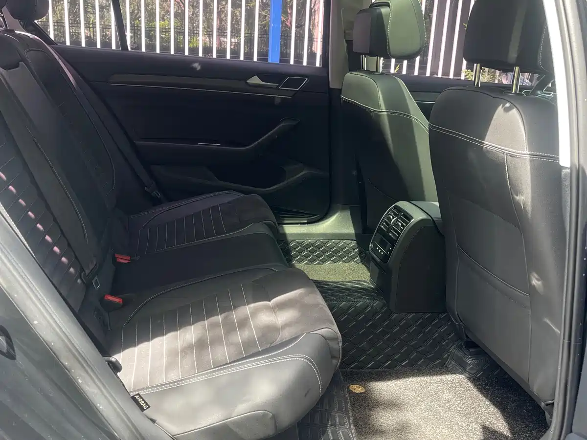 Volkswagen Magotan 2020 330TSI DSG Luxury фото 12