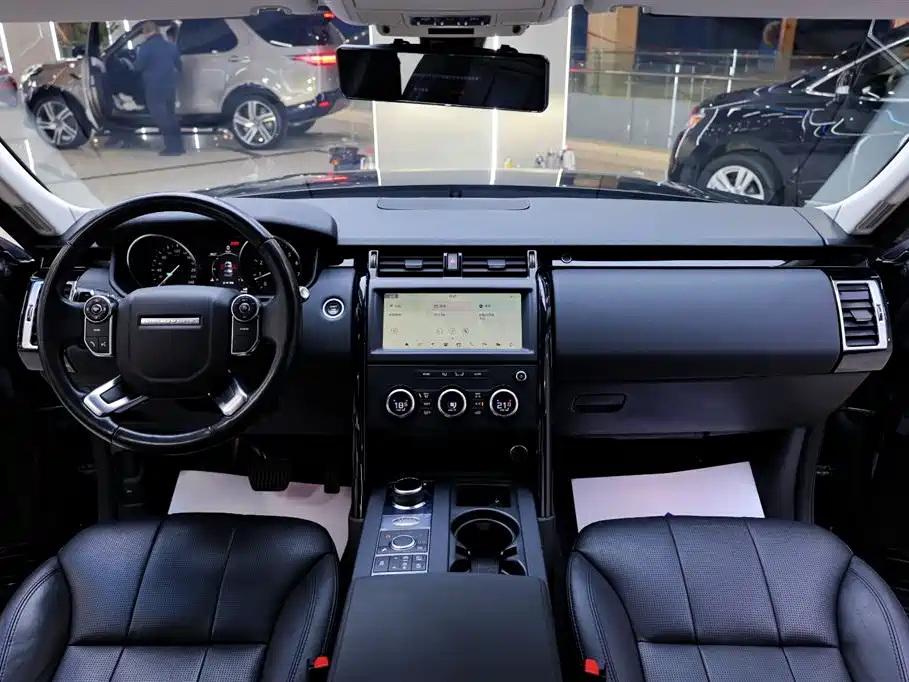Land Rover Discovery 2018 3.0 SC V6 SE фото 18