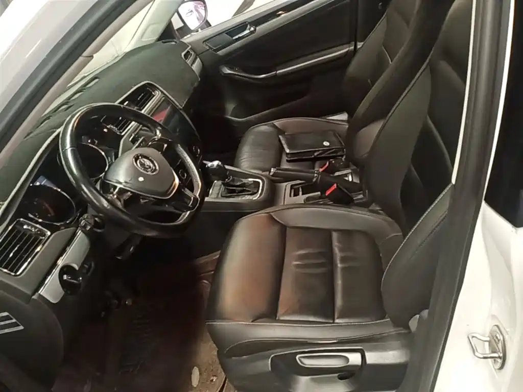 Volkswagen Sagitar 2016 230TSI 25th Anniversary Edition фото 15