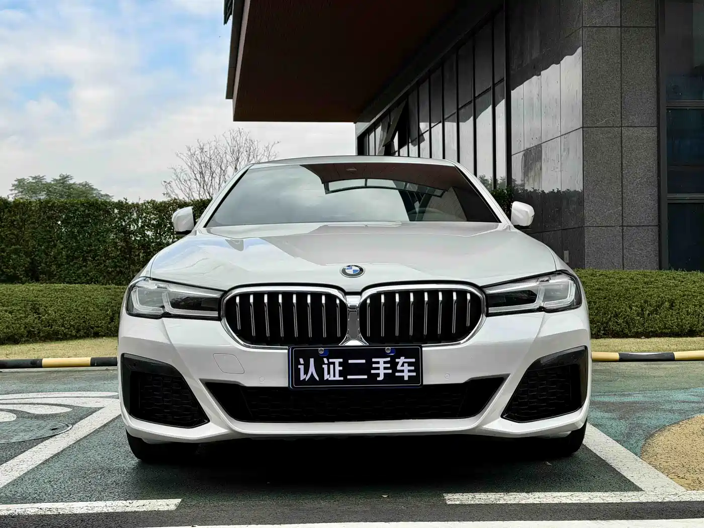 BMW 5 Series 2023 530Li Leading M Sport Package фото 2