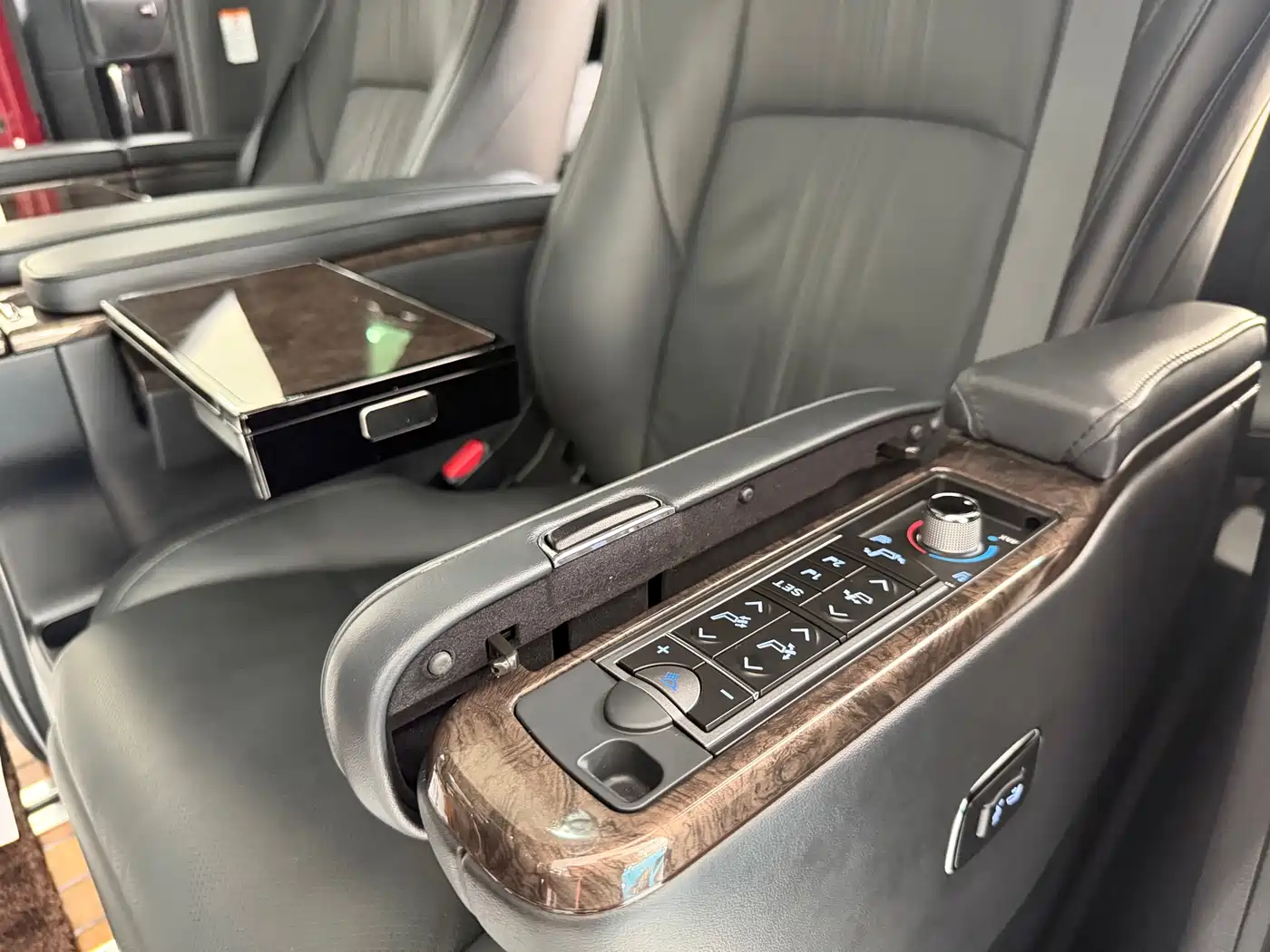 Toyota Alphard 2020 Hybrid 2.5L Premium Edition фото 16