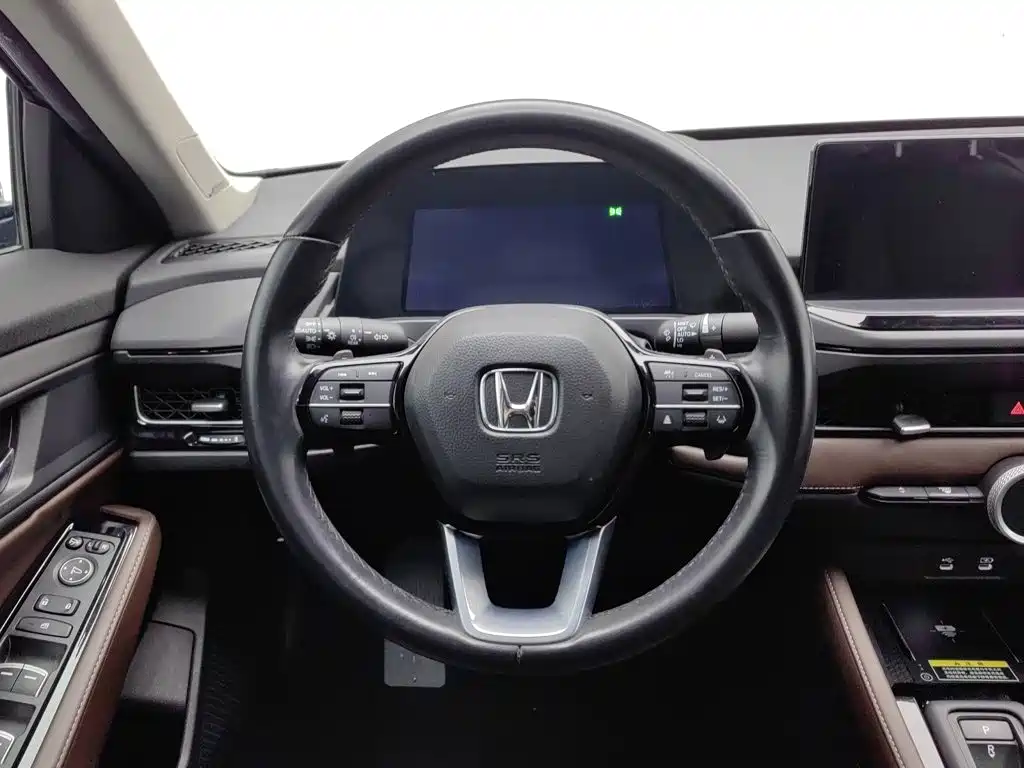 Photo 11 - Honda Inspire Hybrid