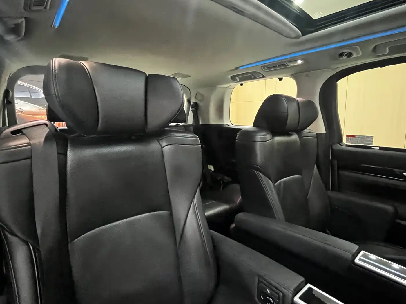 Toyota Vellfire 2021 Crown Hybrid 2.5L HV Luxury Edition фото 11