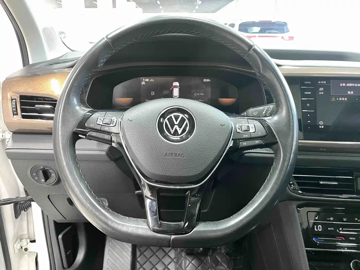 Volkswagen Tharu 2022 280TSI FWD Luxury Edition фото 7