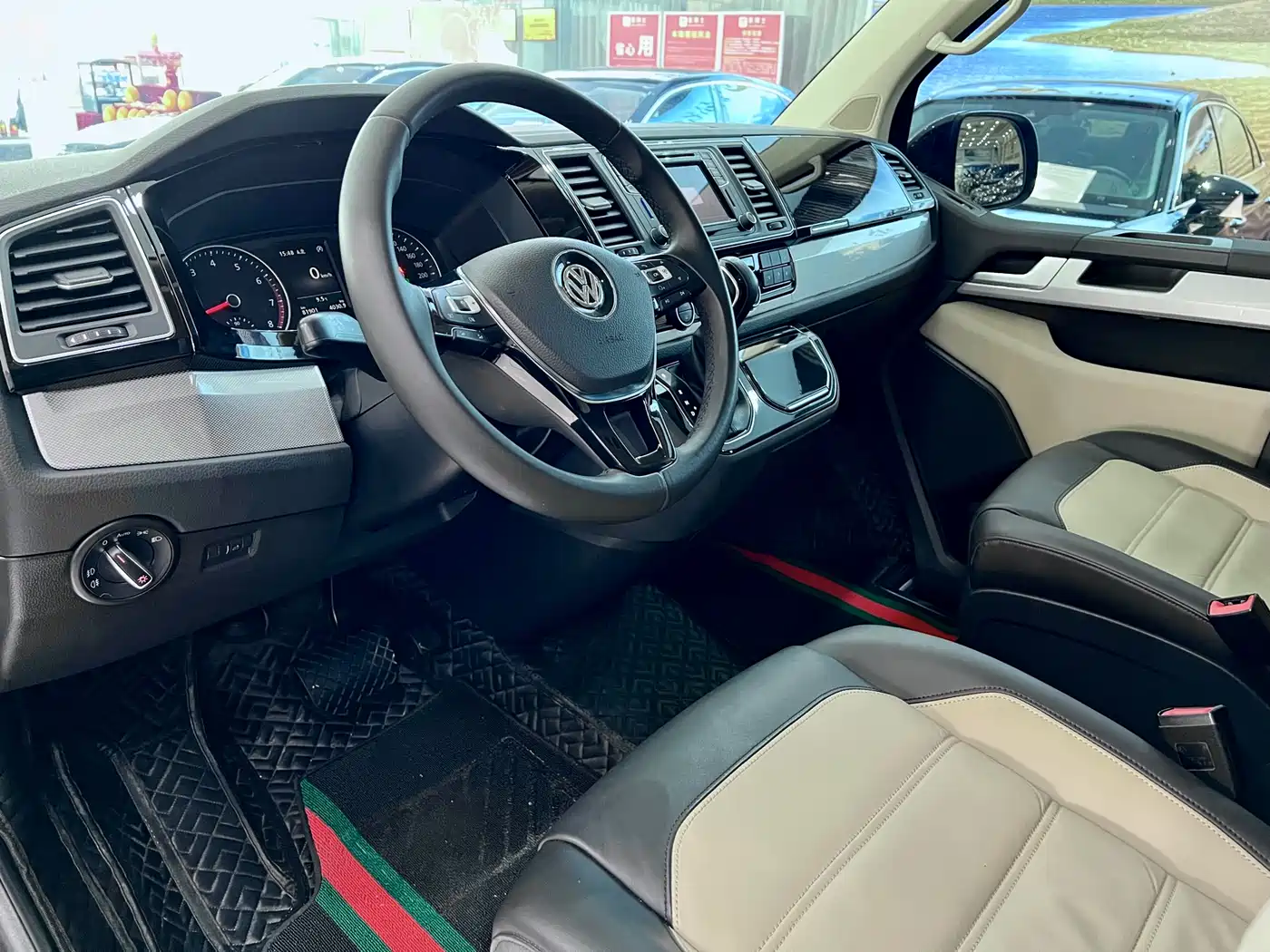 Volkswagen Multivan 2016 2.0TSI 4WD Prestige 7-Seater фото 7