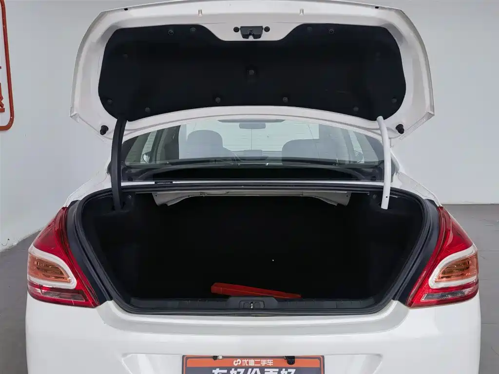 Peugeot 308 2014 Model Joy Edition Classic 1.6L Automatic Superior Style фото 16