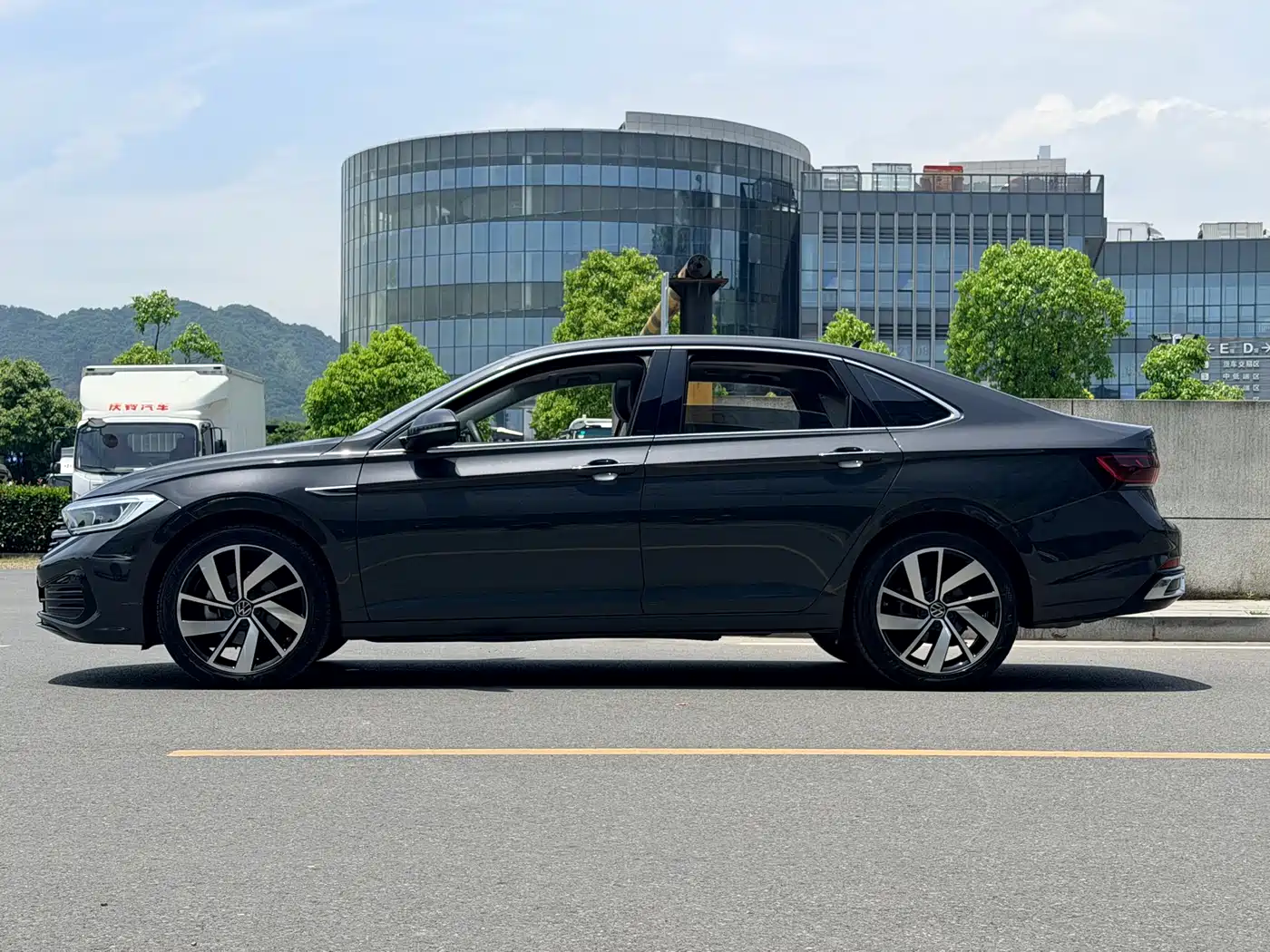 Volkswagen Sagitar 2023 300TSI DSG Excellence Edition фото 7