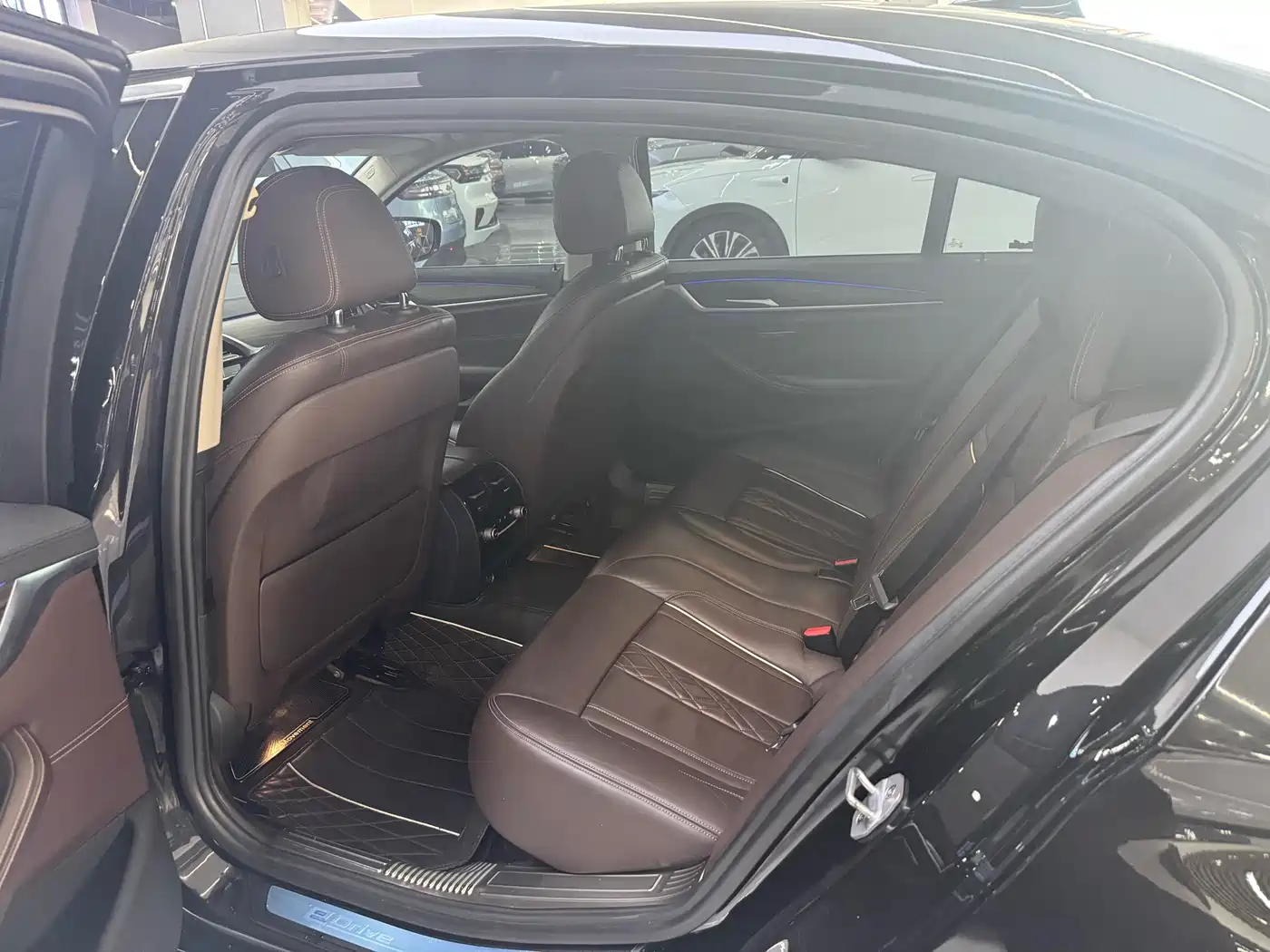 BMW 5 Series New Energy 2019 530Le Luxury Package фото 8