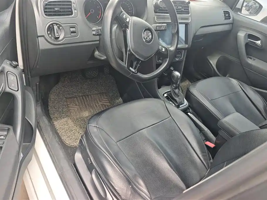 Volkswagen Polo 2016 1.6L Automatic Comfort фото 9