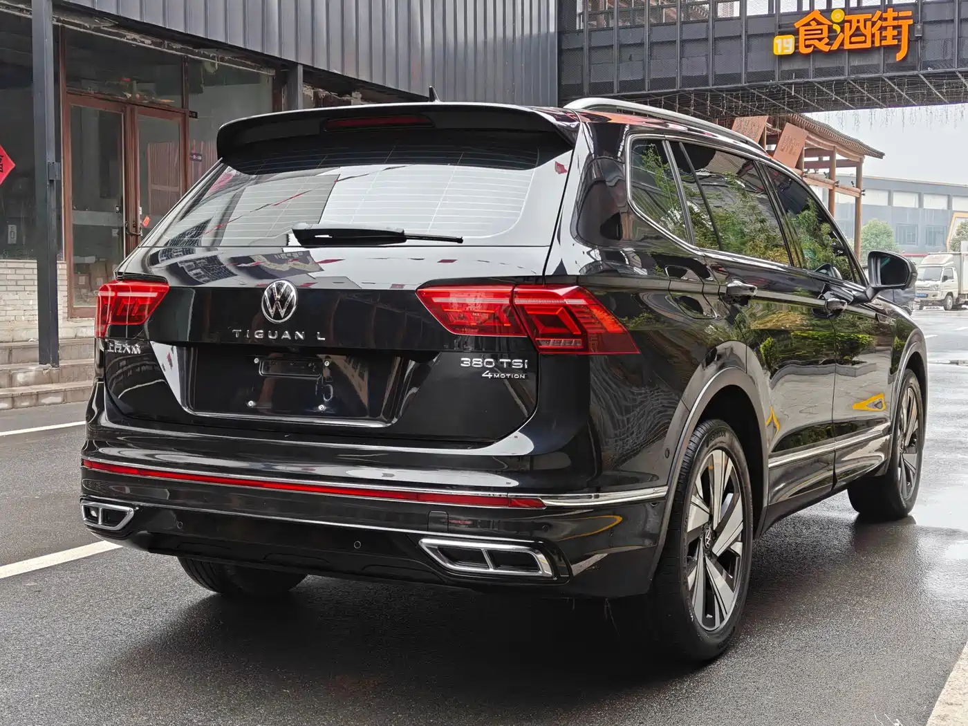 Volkswagen Tiguan L 2023 380TSI 4WD R-Line Flagship 7-seater фото 8