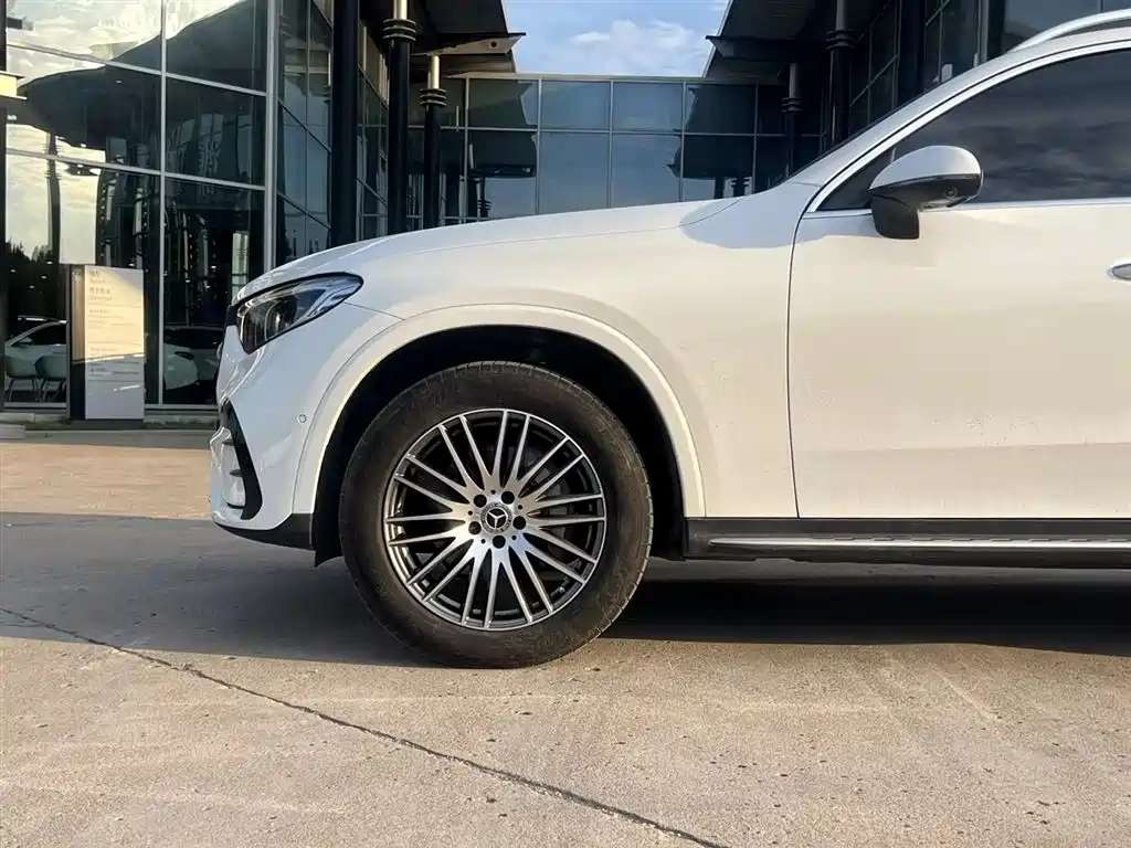 Mercedes-Benz GLC 2024 GLC 300 L 4MATIC Dynamic 5-seater фото 4