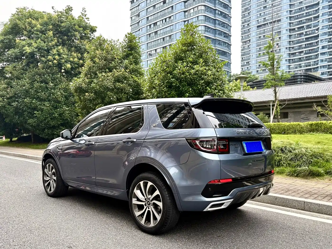Land Rover Discovery Sport 2023 249PS R-Dynamic S Performance Version фото 6