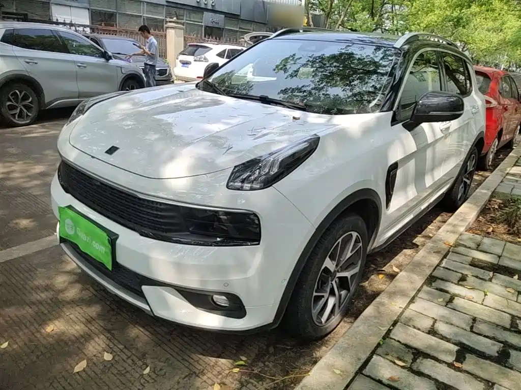 Lynk & Co 01 2017 2.0T AWD Pro