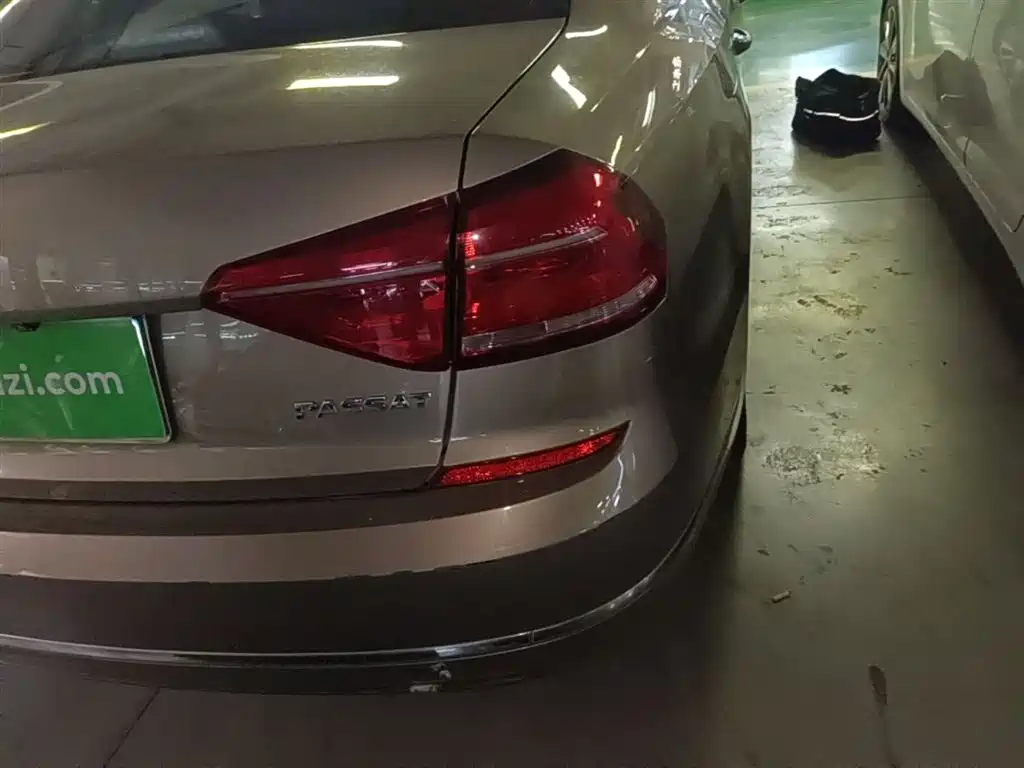 Volkswagen Passat 2017 280TSI DSG Prestige фото 8