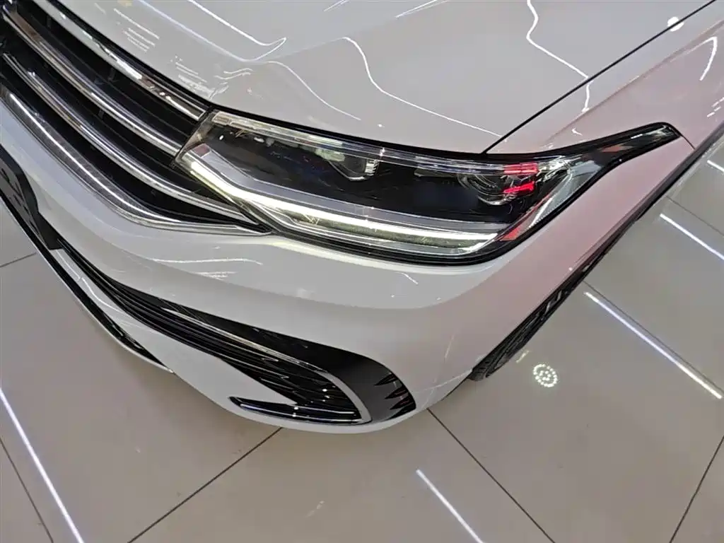 Volkswagen Tiguan L 2023 330TSI Auto 2WD R-Line Premium Edition фото 24