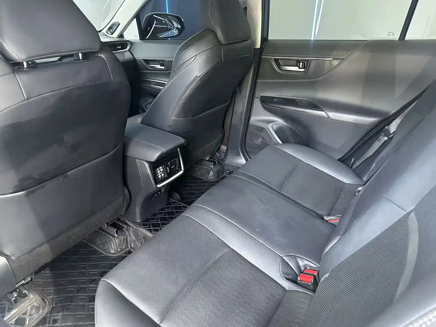 Toyota Venza 2023 2.0L CVT FWD Premium фото 10