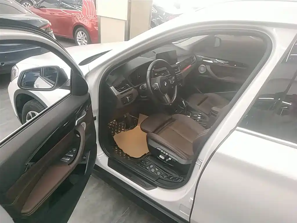 BMW X1 2022 sDrive25Li Leading фото 16