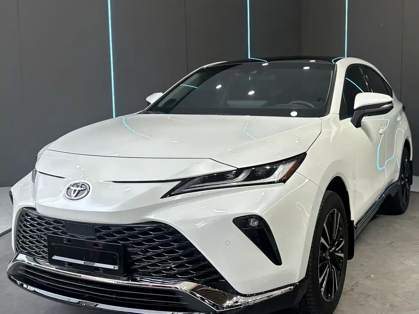 Toyota Venza 2023 2.0L CVT FWD Premium