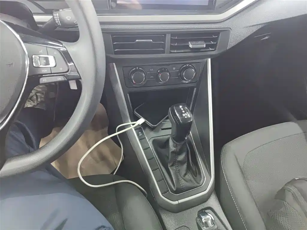 Volkswagen Polo 2019 Plus 1.5L Automatic Panorama Enjoyment Edition фото 14