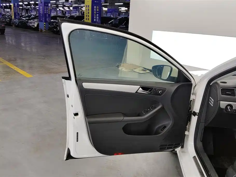Volkswagen Sagitar 2014 Facelift 1.6L Automatic Comfort фото 7