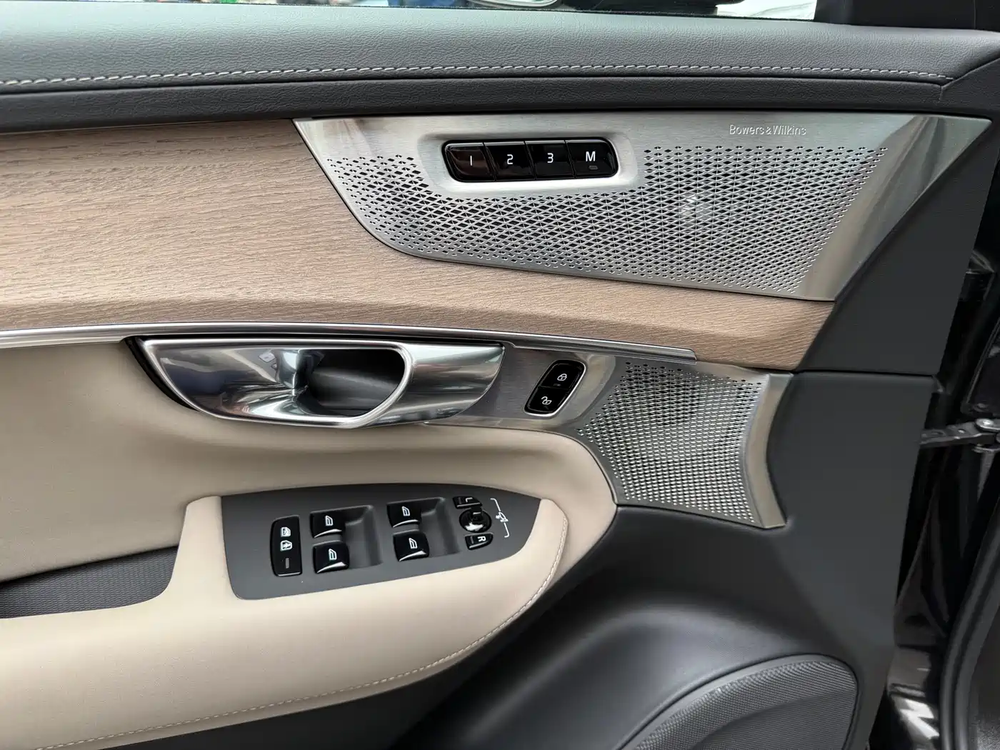 VOLVO XC90 PLUG IN HYBRID