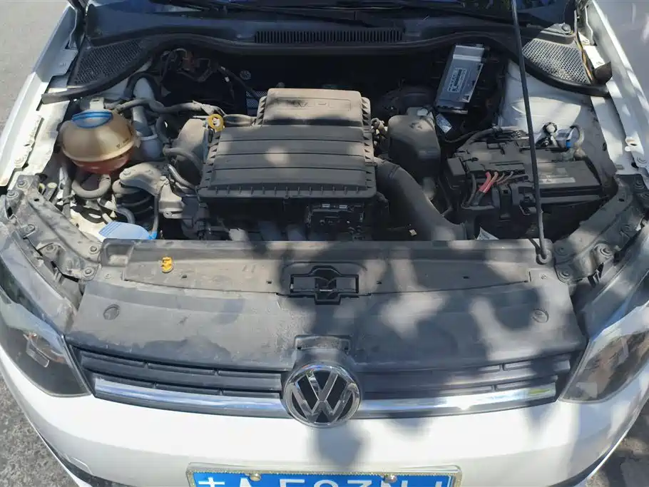 Volkswagen Polo 2016 1.4L Automatic Trend фото 10