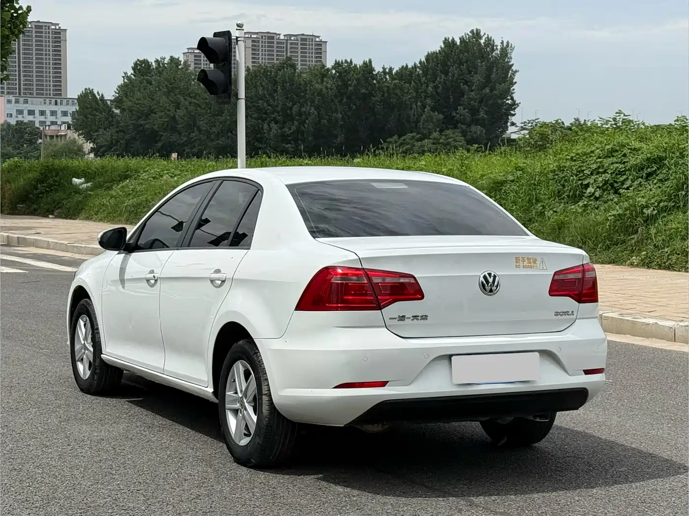 Volkswagen Bora 2014 1.6L Automatic Fashion Edition фото 7