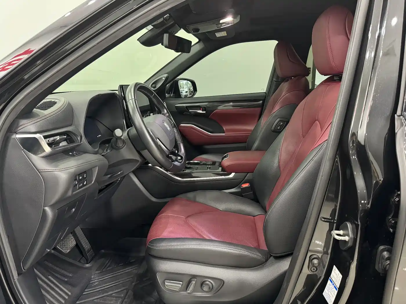 Toyota Crown Kluger 2021 2.5L HEV AWD Flagship Edition фото 8