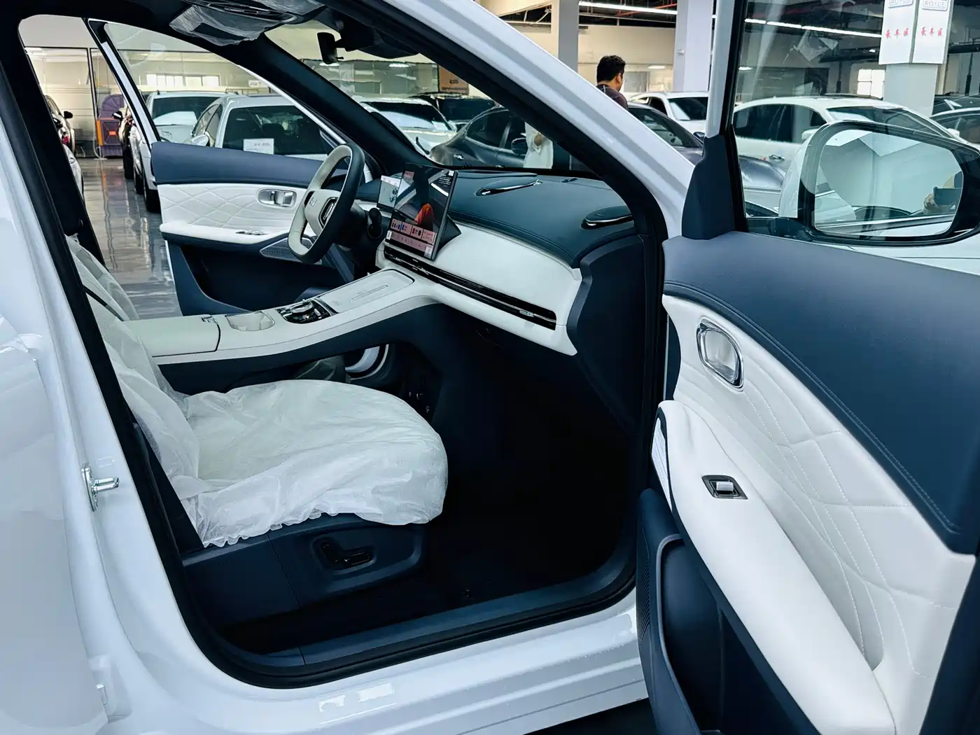 Geely Galaxy Galaxy Starship 7 EM-i 2025 Model 120km Explorer+ Edition фото 8