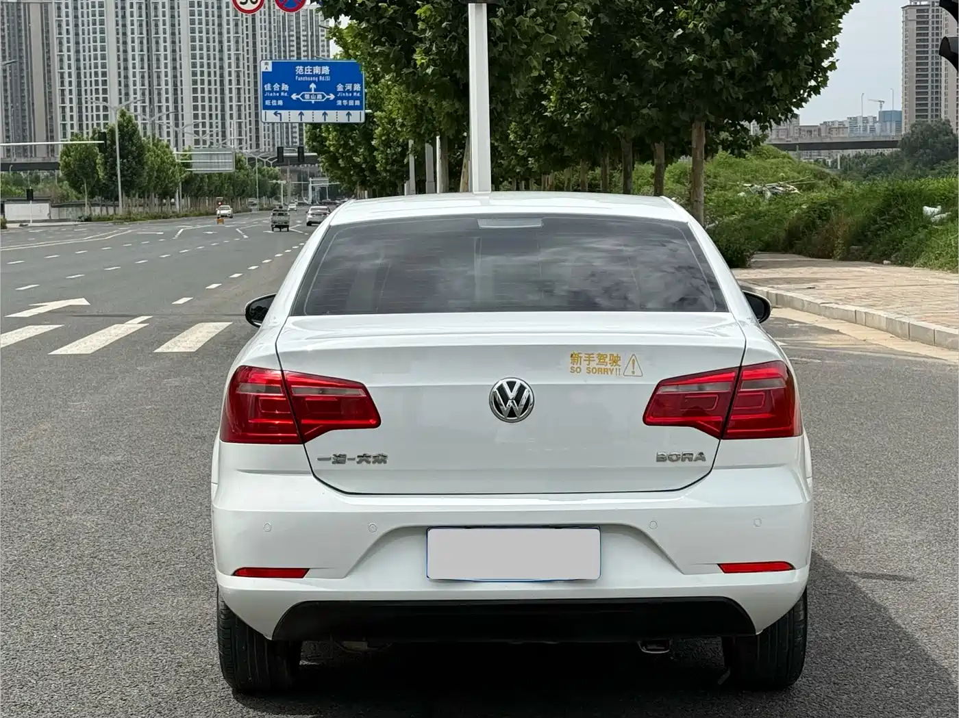 Volkswagen Bora 2014 1.6L Automatic Fashion Edition фото 8